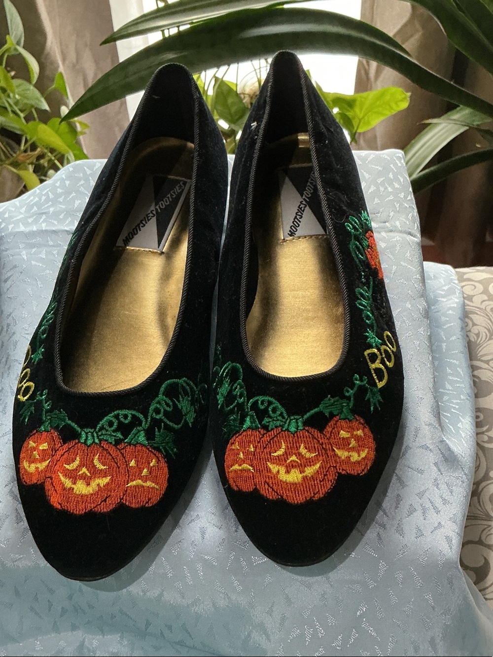 Mootsies Tootsies Black Velvet Flats with Orange Pumpkin Embroidery